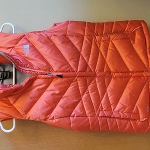 Womens Northface Aconcagua vest, color orange.